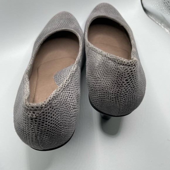 Women's Earth Bijou Grey Printed Suede block heel 7.5 Wide - Picture 3 of 7